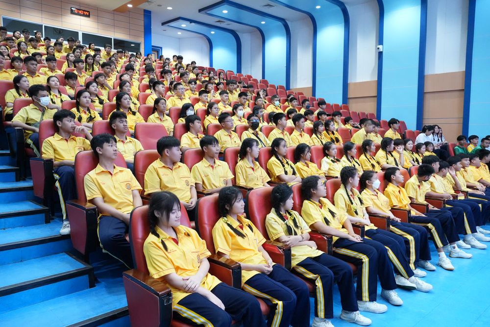 โรงเรียนปรีชานุศาสน์