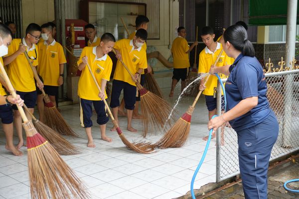 โรงเรียนปรีชานุศาสน์